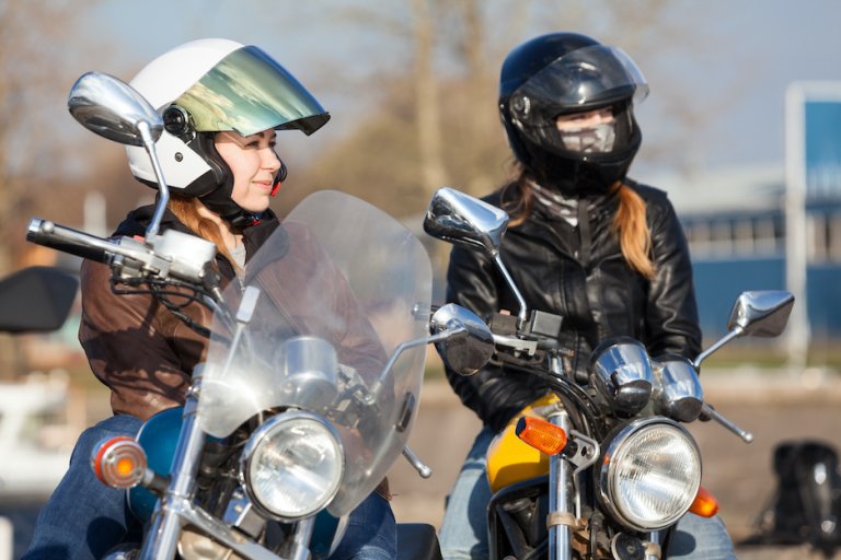 Assurance moto pour les femmes
